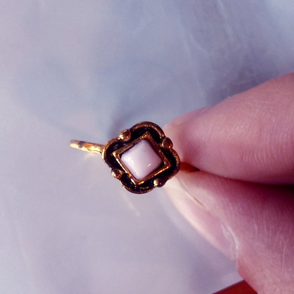 Vintage Inspired Gold ring with Pink Stone